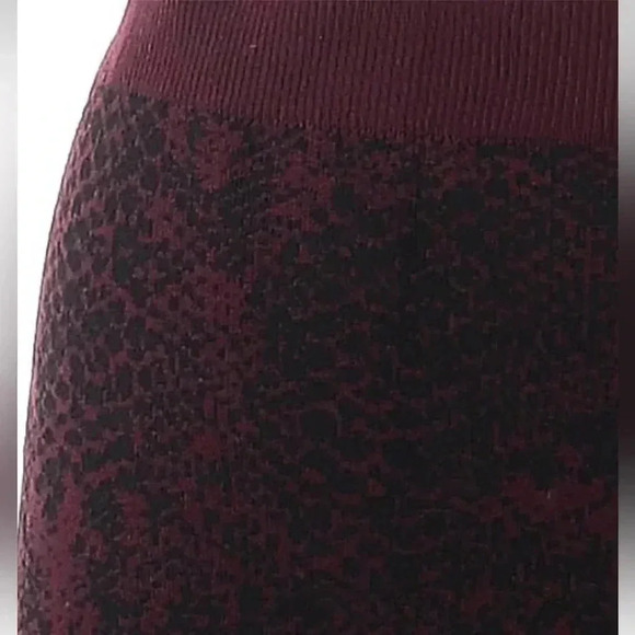 Express X Negin M. knit burgundy midi skirt w/ black snakeskin print M - Picture 3 of 5